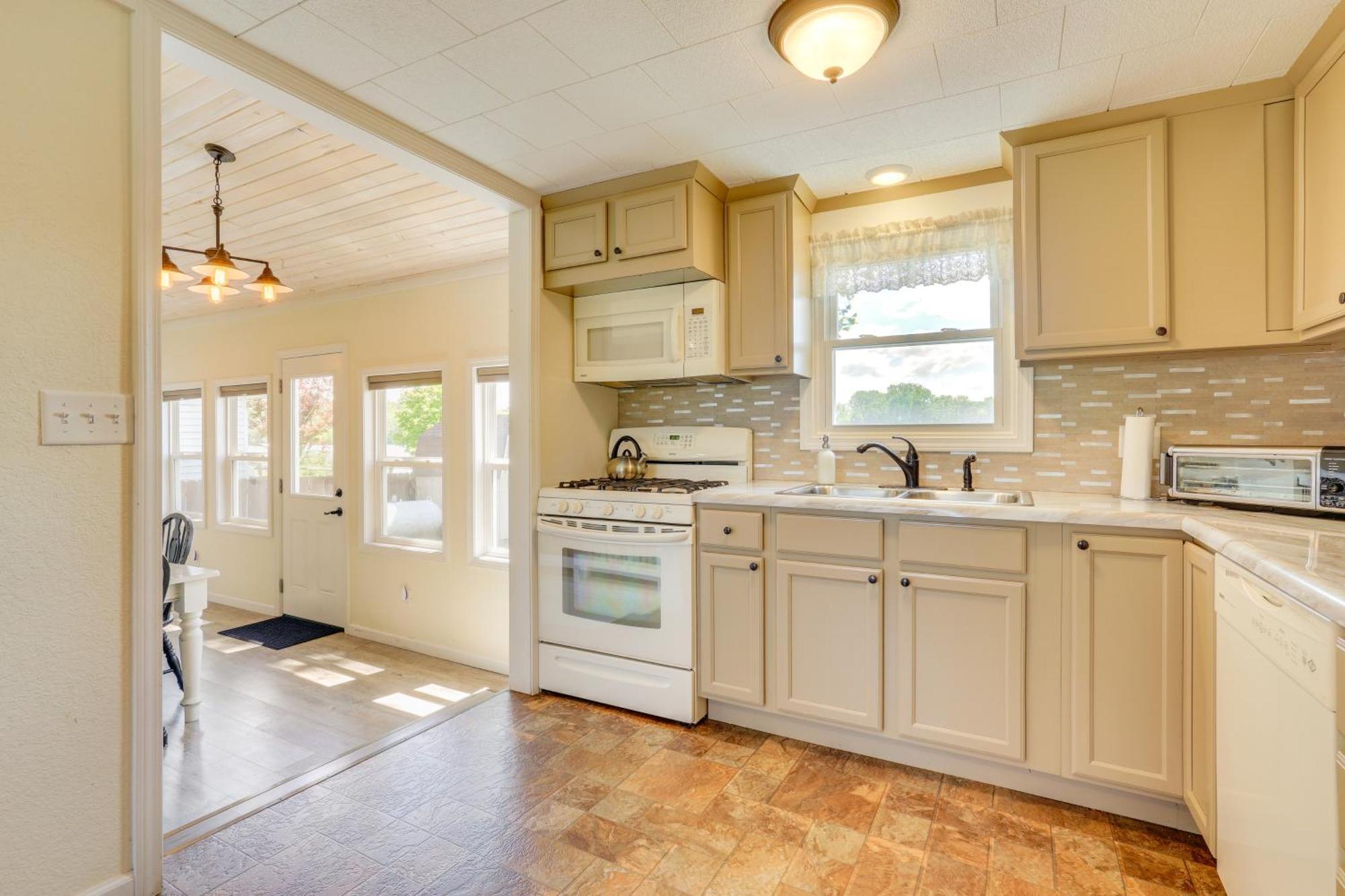 Howe Retreat With Fire Pit And Private Boat Dock! Εξωτερικό φωτογραφία