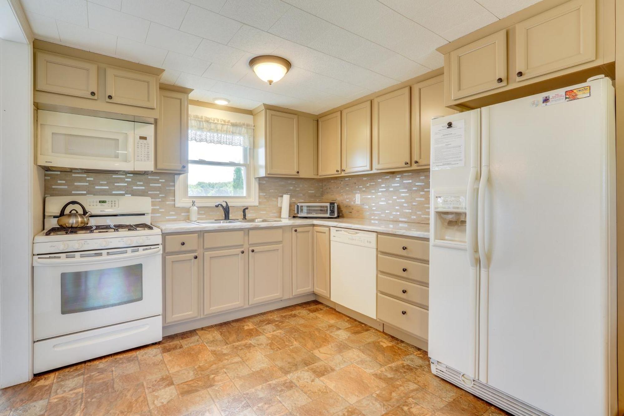 Howe Retreat With Fire Pit And Private Boat Dock! Εξωτερικό φωτογραφία